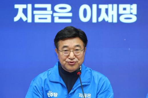 윤호중 "내란범, 부정선거 영화 관람 목불인견...사전 빌드업 아니길" 