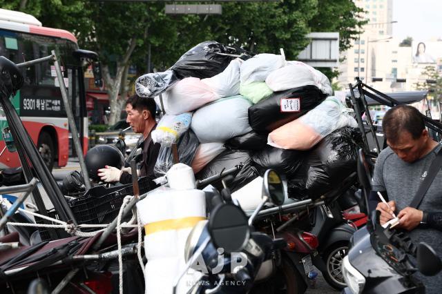 Motorcycles near Dongdaemun Shopping Complex AJP Han Jun-gu