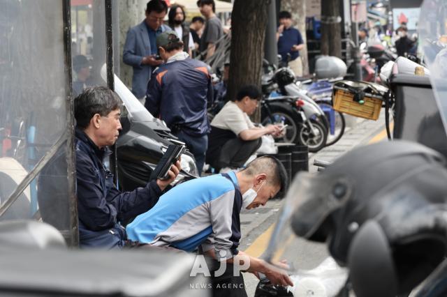 Motorcycles near Dongdaemun Shopping Complex AJP Han Jun-gu