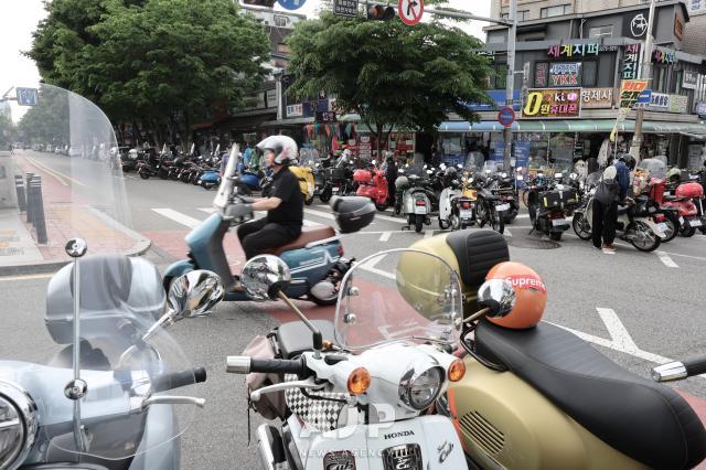 Motorcycles near Dongdaemun Shopping Complex AJP Han Jun-gu