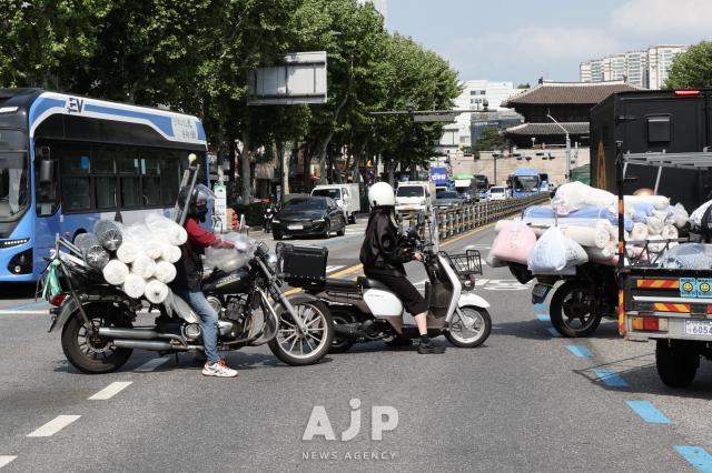 Motorcycles near Dongdaemun Shopping Complex AJP Han Jun-gu
