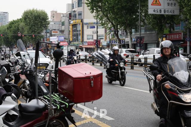 Motorcycles near Dongdaemun Shopping Complex AJP Han Jun-gu