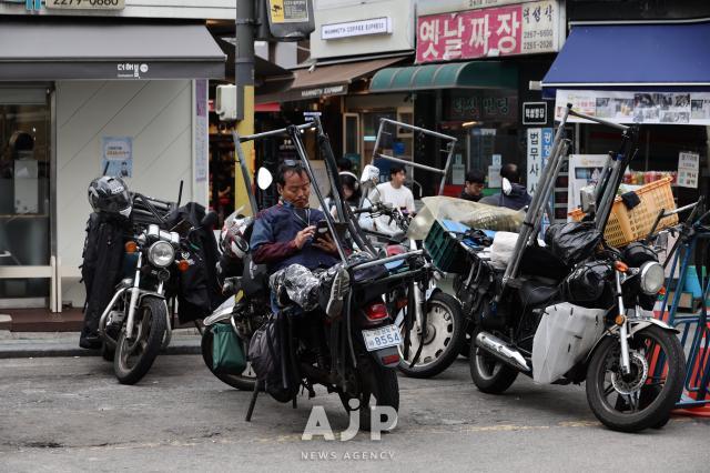 Motorcycles near Dongdaemun Shopping Complex AJP Han Jun-gu