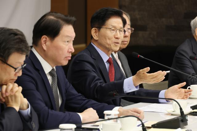 김문수 국민의힘 대선 후보가 22일 서울 중구 대한상공회의소에서 열린 경제 5단체장 간담회에서 인사말을 하고 있다 사진연합뉴스