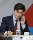 [포토] 통화하는 ​​​​​​​김용태 비상대책위원장