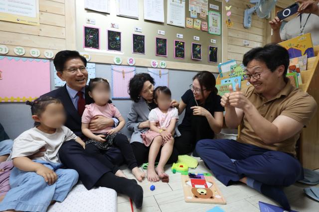 김문수, 보육교사 처우개선·육아수당 인상 약속…설난영 여사 동행