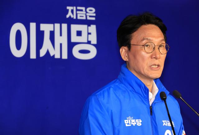 김민석 더불어민주당 상임공동선대위원장이 지난 15일 서울 여의도 중앙당사에서 기자간담회를 하고 있다 사진연합뉴스
