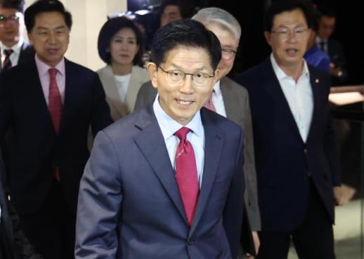 김문수, 주한미군 감축설에 "이재명 점령군 발언 사과" 촉구