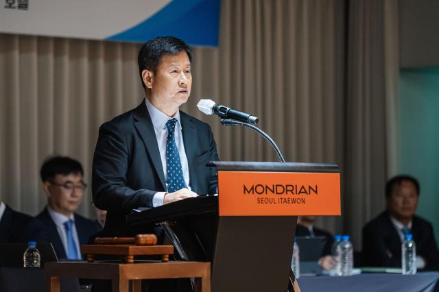 지난 3월 28일 서울 용산구 몬드리안 호텔 이태원에서 개최된 고려아연 정기주총에서 의장을 맡은 박기덕 고려아연 대표이사 사장은 총회 성립 선언 전 상법 369조 제3항에 의해 영풍이 보유한 고려아연 지분 526만2450주254에 대한 의결권이 제한된다고 밝혔다 사진고려아연