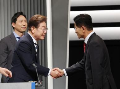 이재명, 2차 토론 끝나고 국가 미래 비전 얘기보다 비방과 헐뜯기 아쉬워