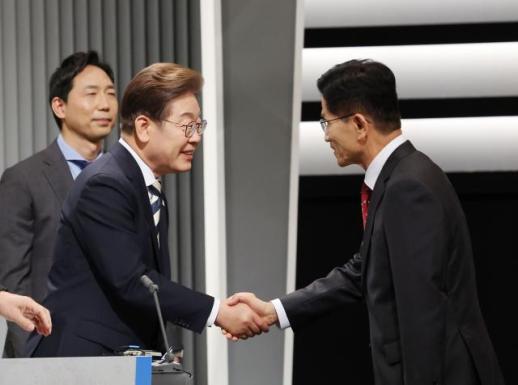 이재명, 2차 토론 끝나고 "국가 미래 비전 얘기보다 비방과 헐뜯기 아쉬워"