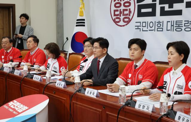 김문수 국민의힘 대선 후보가 지난 15일 서울 여의도 국회에서 열린 중앙선거대책위원회 회의 및 임명장 수여식에서 발언하고 있다 사진연합뉴스