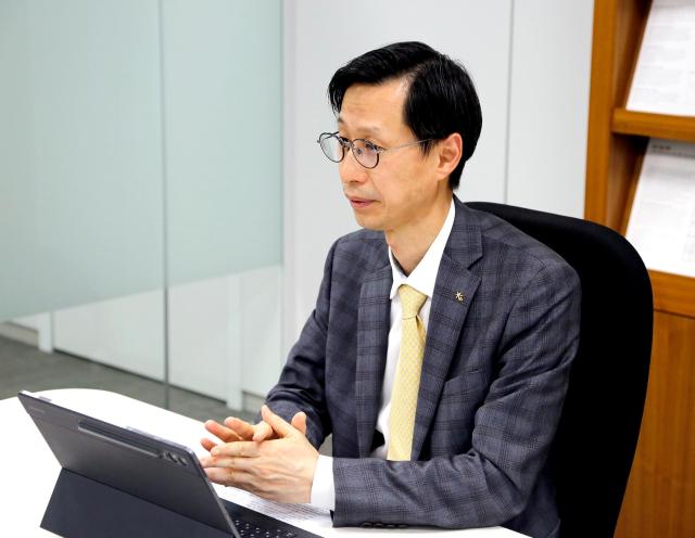 지난 22일 김대돈 KB증권 디지털영업트라이브장 상무가 아주경제와의 인터뷰 질문에 답하고 있다 사진KB증권