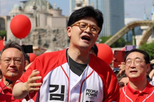 한동훈 "민주, 김어준 대법관법 철회…국힘 명분 있게 싸워 이긴 결과"
