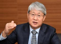 낸 만큼 받는 확정기여형 연금으로 전환해야