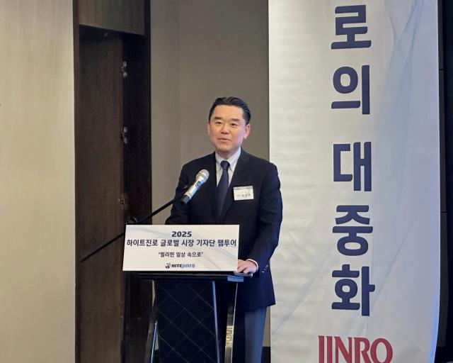 김인규 하이트진로 대표이사가 18일현지시간 필리핀 마닐라 애드미럴호텔에서 열린 기자간담회에서 발언하고 있다사진하이트진로