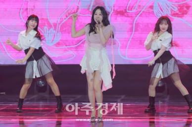 [포토] 채윤, 불어라 꽃바람 (더트롯쇼)