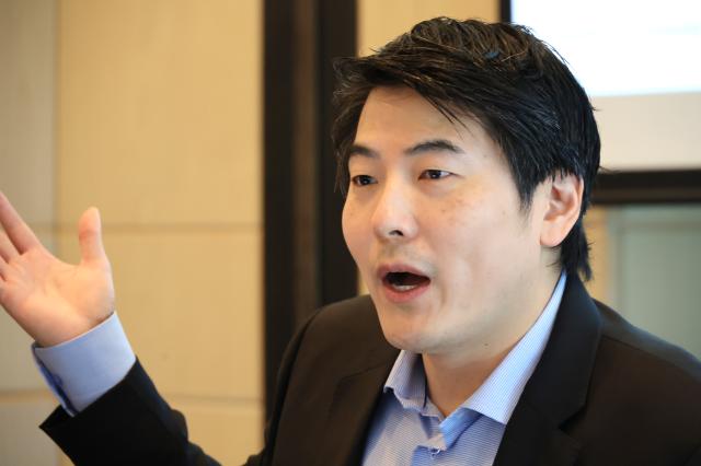 제이슨 권 오픈AI 최고전략책임자CSO가 26일 서울 시내 한 호텔에서 열린 미디어 라운드테이블 행사에서 발언하고 있다 사진연합뉴스
