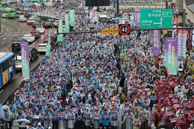 The Federation of Korean Trade Unions rally on the 135th Laborers day in Jongno Seoul May 1 2025 Yonhap