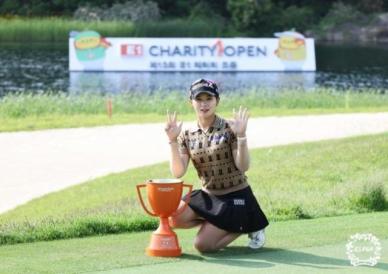 시즌 첫 우승 박현경, 세계랭킹 50위 내 복귀