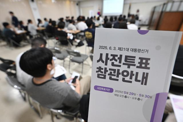 제21대 대통령선거 사전투표일을 사흘 앞둔 26일 서울 중랑구선거관리위원회에서 대선 사전투표관리관 교육이 열리고 있다 2025526 사진연합뉴스 공동취재