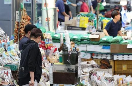 Tâm lý người tiêu dùng tháng 5 của Hàn Quốc cải thiện (↑8p) trong bối cảnh bất ốn chính trị giảm bớt