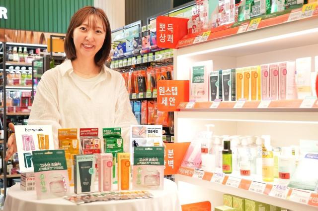韩国便利店掀起平价美妆风暴 抢占高性价比护肤市场