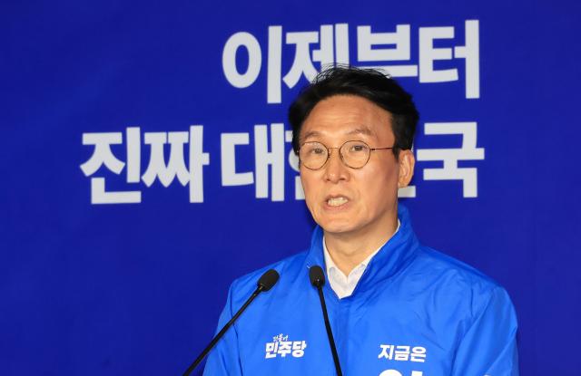 김민석 더불어민주당 상임공동선대위원장이 지난 15일 서울 여의도 중앙당사에서 기자간담회를 하고 있다 사진연합뉴스