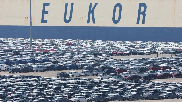 Korea weighs US trade demands with economic impact study