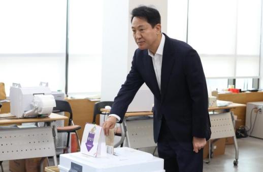首尔市长吴世勋参与大选缺席投票