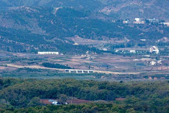 서부전선 GOP서 북 향해 기관총 오발사고…군, 대북 안내방송