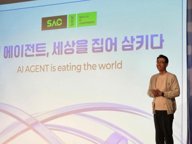 이경일 솔트룩스 대표가 29일 오전 강남 GS타워에서 개최된 제19회 ‘솔트룩스 AI 컨퍼런스 2025’ 에서 발표를 하고 있다 사진김성현 기자