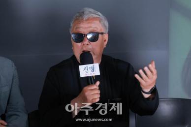 [포토] 인사말 하는 명계남