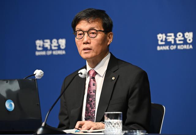 이창용 한국은행 총재가 29일 서울 중구 한국은행에서 열린 금융통화위원회 금리 결정에 대한 기자간담회에서 발언하고 있다 사진공동취재단
