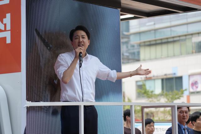 이준석 개혁신당 대선 후보가 29일 경기도 성남시 분당구 판교유스페이스 야외광장에서 유세하고 있다 사진개혁신당 공보국 제공
