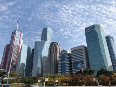 [격화되는 증권사 양극화] 삼천피 기대감에 웃는 대형사 vs 우는 중소형