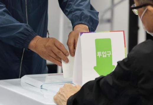대선 사전투표율 오전 11시 24.55%…유권자 4명 중 1명 투표