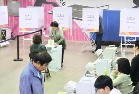 PHOTOS: Second day of early voting underway after previous days record turnout