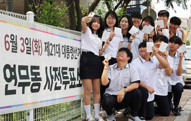 High school seniors take voting certification photos at an early voting station in Suwon Gyeonggi Province on May 29 2025 Yonhap