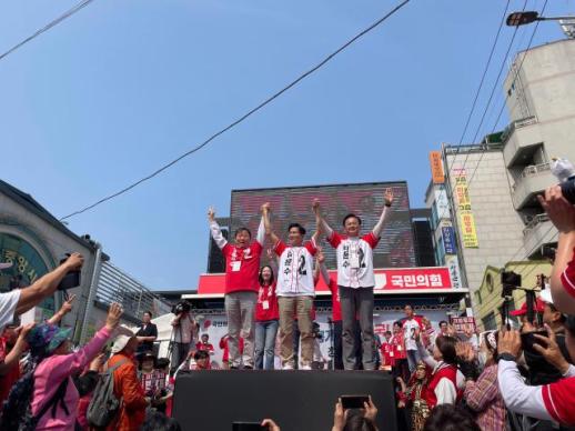 김문수 "설난영, 어려울 때 부족한 점 도와줘...학벌 위주 문제 있어"