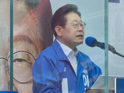 이재명, 리박스쿨 의혹에 "댓글조작하고 가짜뉴스 쓰는 것...반란행위"