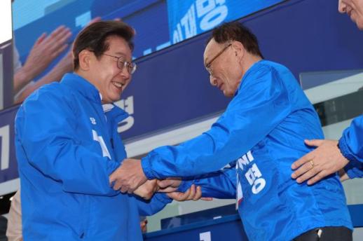 세종 찾은 이재명 "지방 소멸 부르는 몰빵 전략 한계...성장 방향 전환해야"