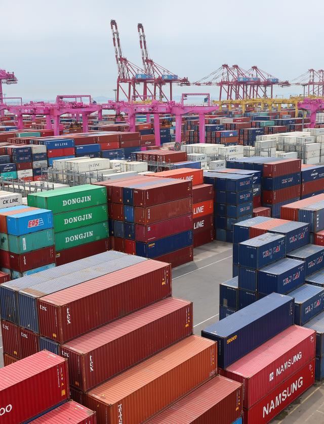 Koreas exports slip in May, undermined by US tariffs