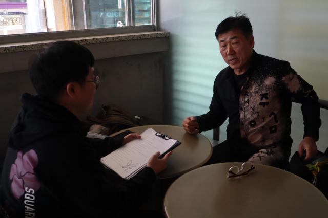 인터뷰 장면 사진 김호이 기자