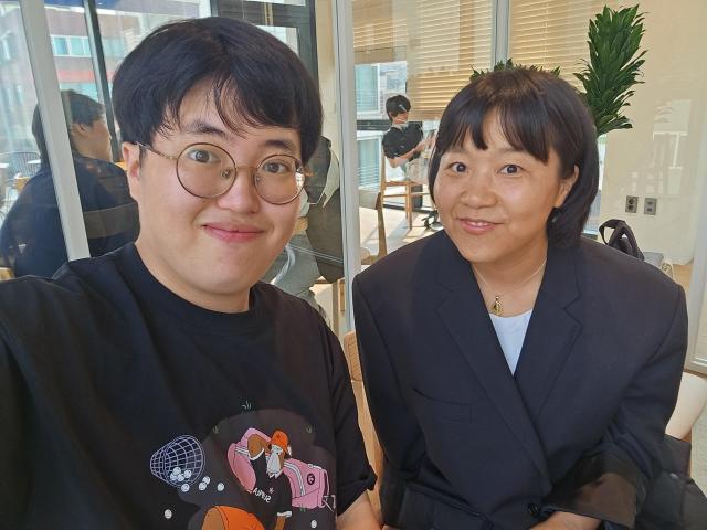 정신 작가와 사진 김호이 기자