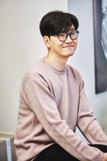 [김호이의 사람들] 재능은 해봐야 안다 – 번역가 황석희의 언어 감각