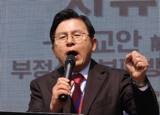 황교안, 대선 후보 사퇴…"부정선거 고치겠다는 김문수 지지"