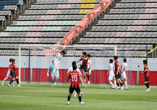 창원FC가 지난 5월 31일 춘천시민축구단을 2-1로 꺾고 5월 마지막 홈경기를 승리로 장식했다사진창원시