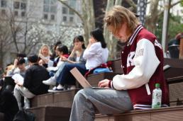 韩国高校外籍留学生招生火热 教育质量隐忧浮现