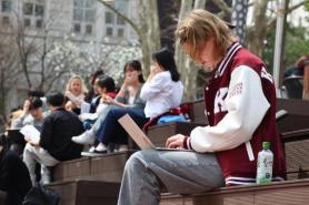 韩国高校外籍留学生招生火热 教育质量隐忧浮现